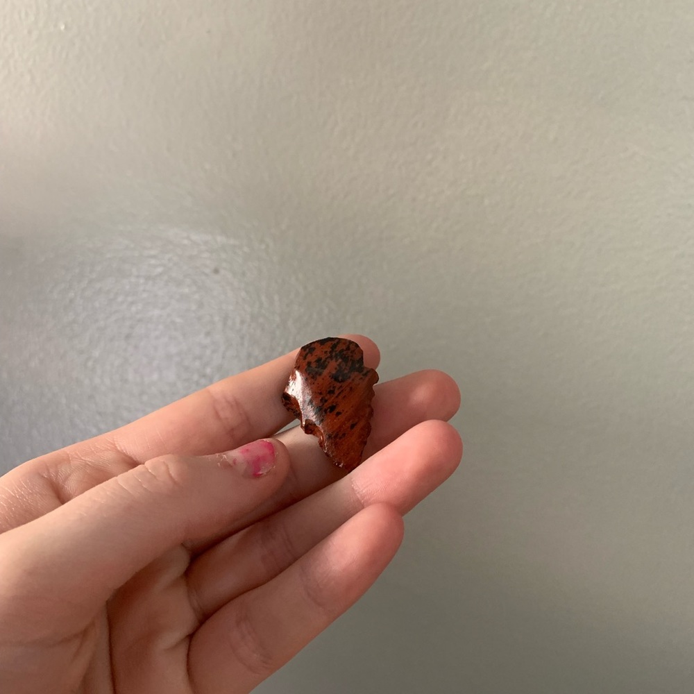 Vintage boho Mahogany healing crystal arrow head.   ❗️only 1 ❗️